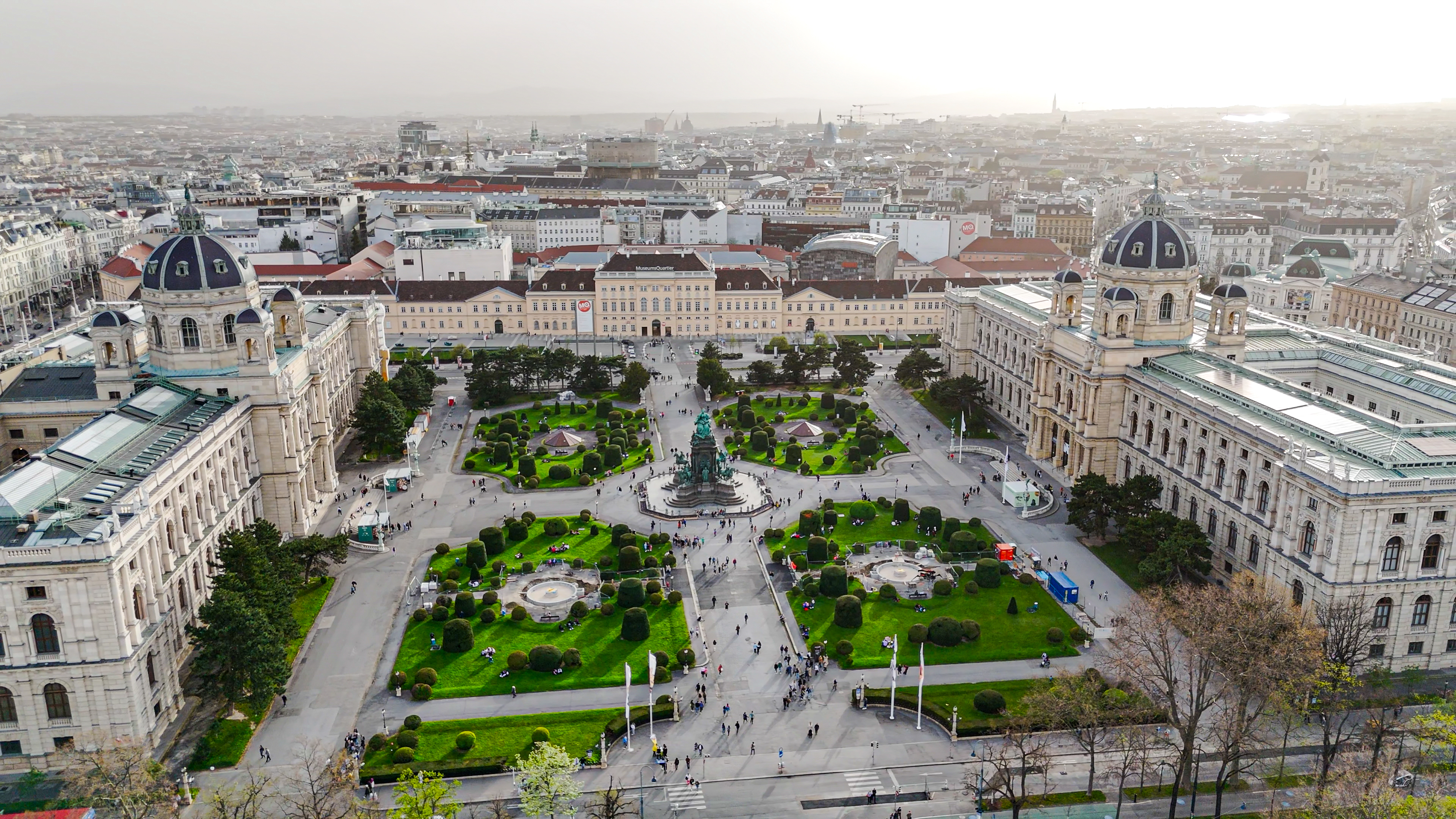 Das kunsthistorische Museum auf dem Maria-Theresien-Platz in Wien - Bildnachweis: Guven Ozdemir Stock-Datei-ID: 2181554193 – Lizenz vom: 09.07.2025