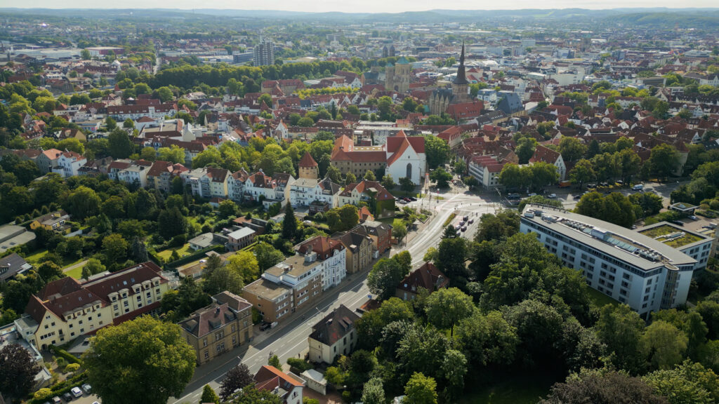 Luftaufnahme der Altstadt von Osnabrück - Bildnachweis: Petr Blaha Stock-Datei-ID: 2197385367 – Lizenz vom: 03.07.2025