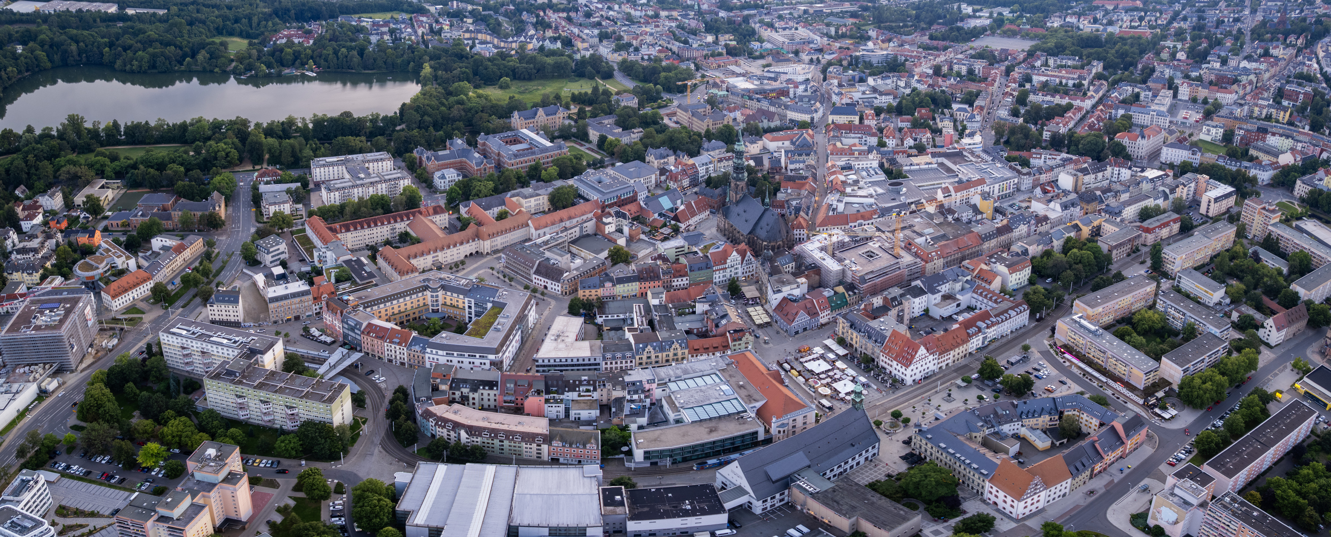 Luftaufnahme der Stadt Zwickau – Bildnachweis: Stefan Krisa Stock-Datei-ID: 2204916173 – Lizenz vom: 03.07.2025