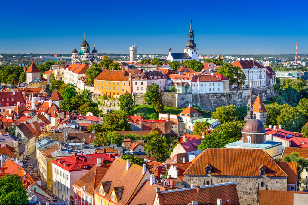 Blick über die Stadt Tallinn, Estland - Bildnachweis: SeanPavonePhoto Stock-Datei-ID: 465135310 – Lizenz vom: 04.07.2025