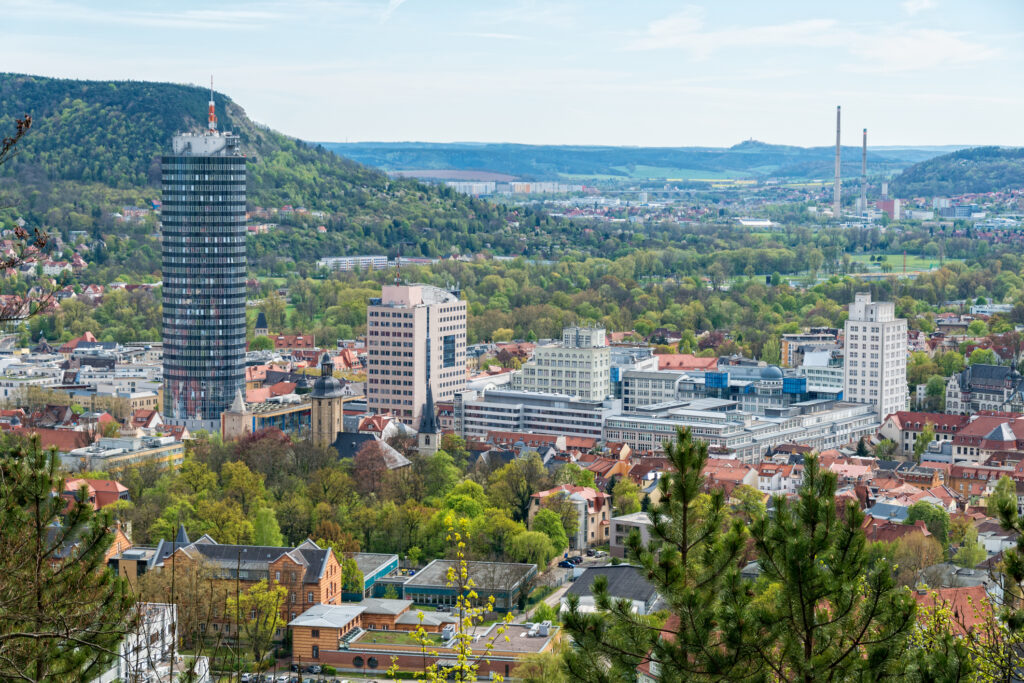 Luftbild der Stadt Jena in Thüringen - Bildnachweis: Kerrick Stock-Datei-ID: 485775731 – Lizenz vom: 03.07.2025