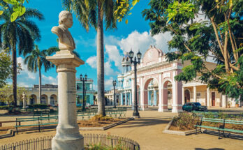 Der Parque Marti in Cienfuegos - Bildnachweis: Nikada Stock-Datei-ID: 512693098 – Lizenz vom: 03.07.2025