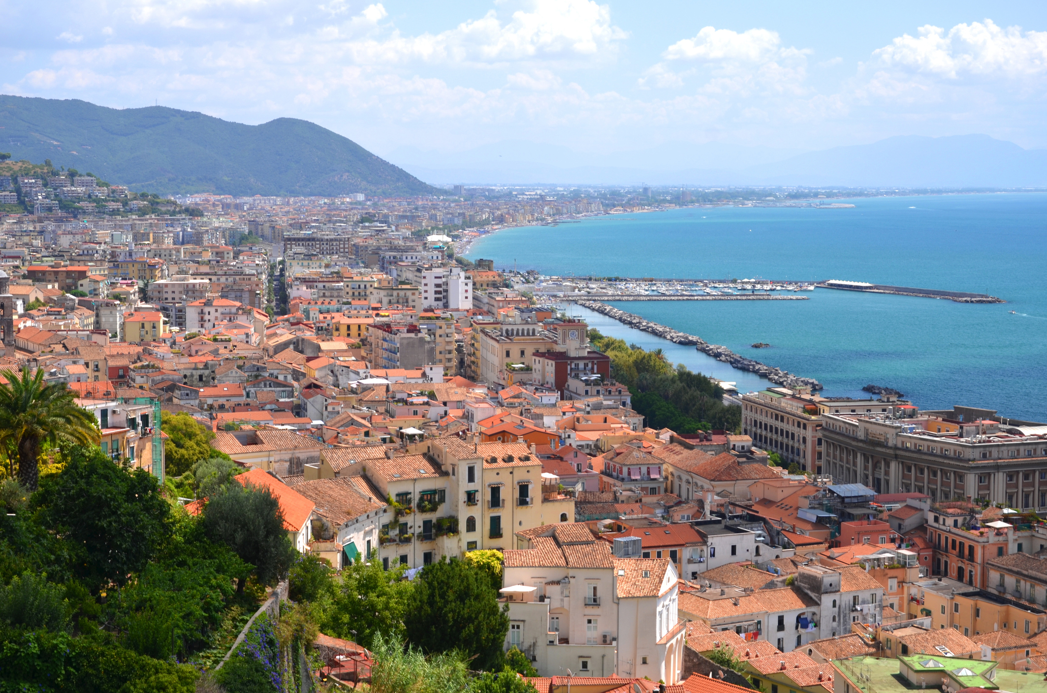 Blick auf die Stadt Salerno, Italien - Bildnachweis: darios44 Stock-Datei-ID: 525219577 – Lizenz vom: 04.07.2025