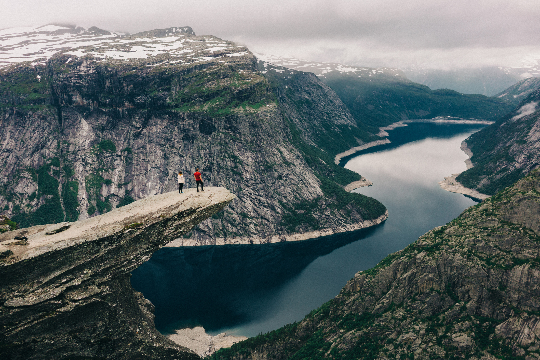 Das Felsplateau Trolltunga in Norwegen - Bildnachweis: Oleh_Slobodeniuk Stock-Datei-ID: 576547168 – Lizenz vom: 09.07.2025