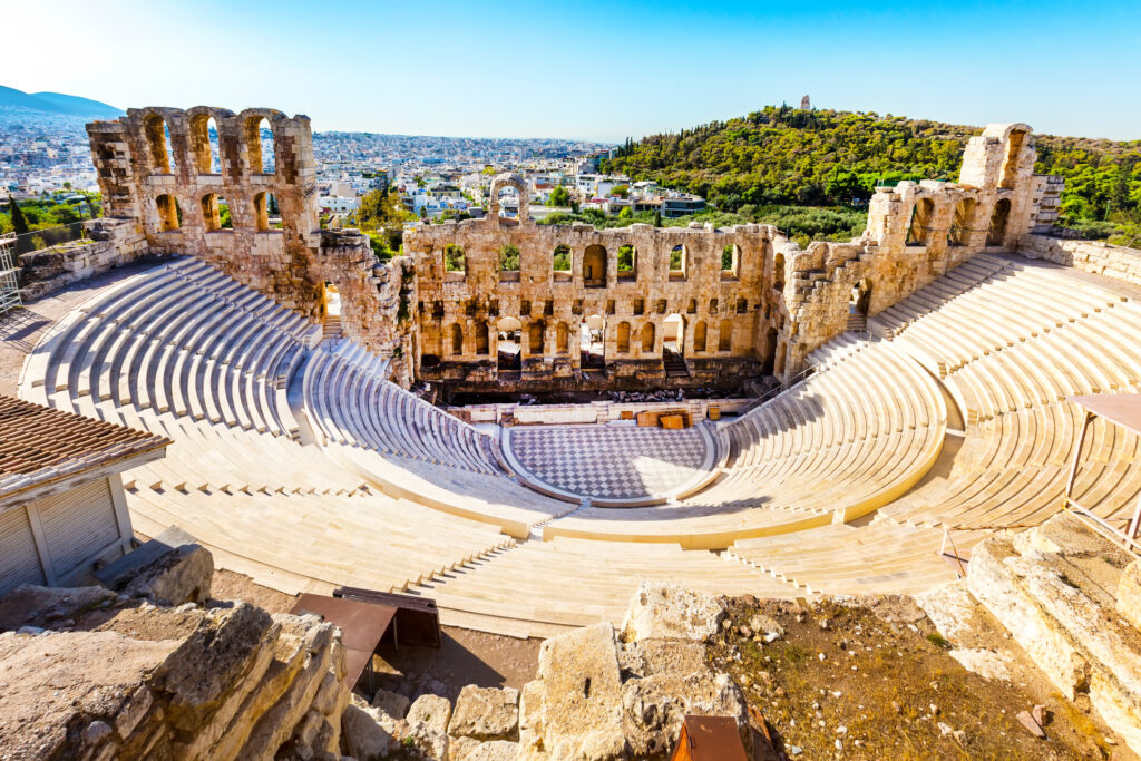 Das Amphitheater der Akropolis in Athen - Bildnachweis: Kisa_Markiza Stock-Datei-ID: 619756548 – Lizenz vom: 05.07.2025