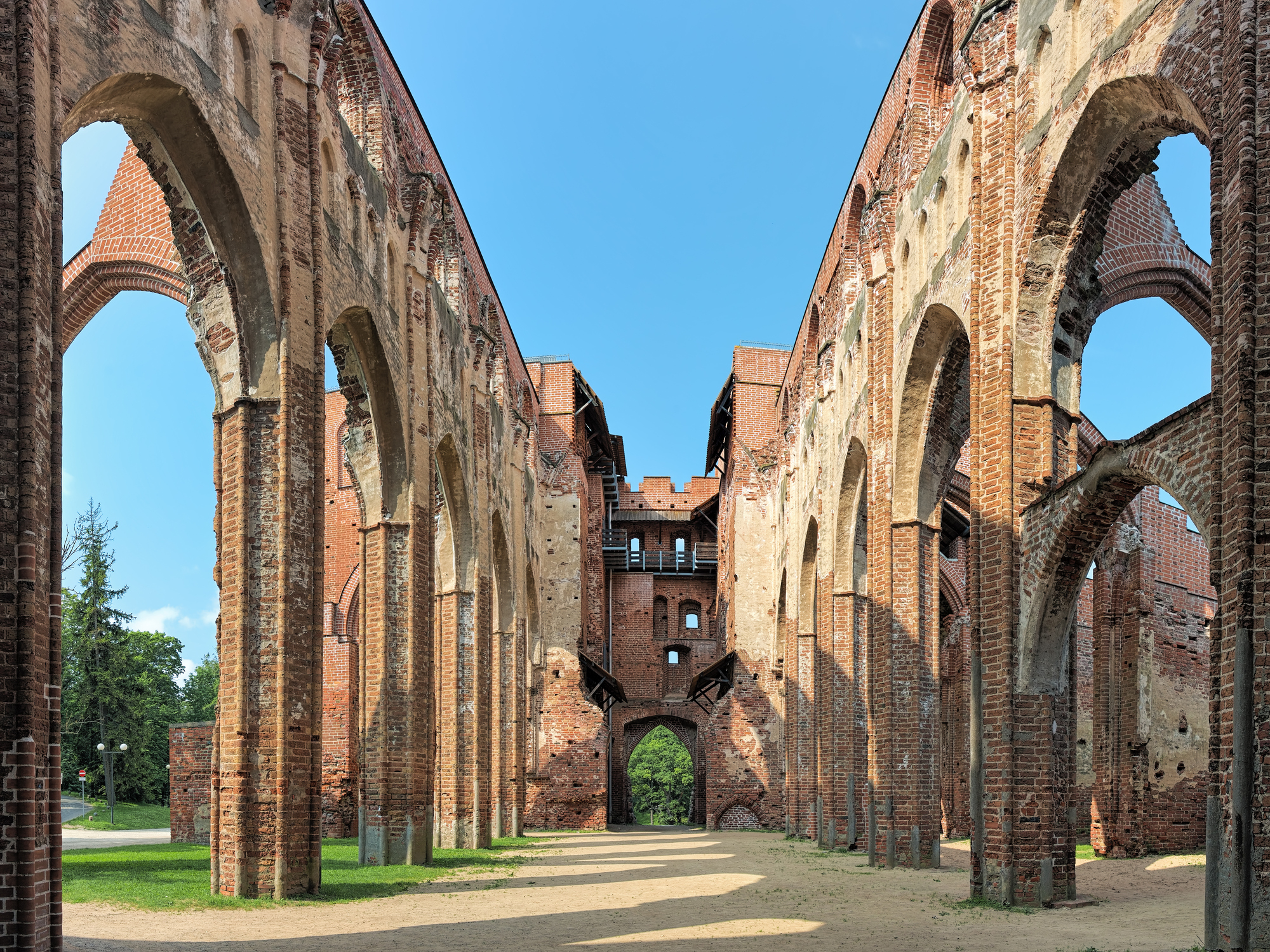 Die Ruinen der Kathedrale von Tartu, Estland - Bildnachweis: Mikhail Markovskiy Stock-Datei-ID: 626007288 – Lizenz vom: 04.07.2025