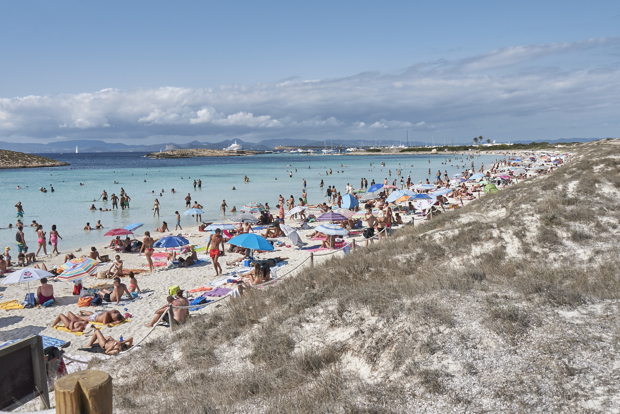 Platja de Ses Illetes gilt als einer der schönsten Strände Europas - Bildnachweis: dibrova Stock-Datei-ID: 1446457083 – Lizenz vom: 12.07.2025