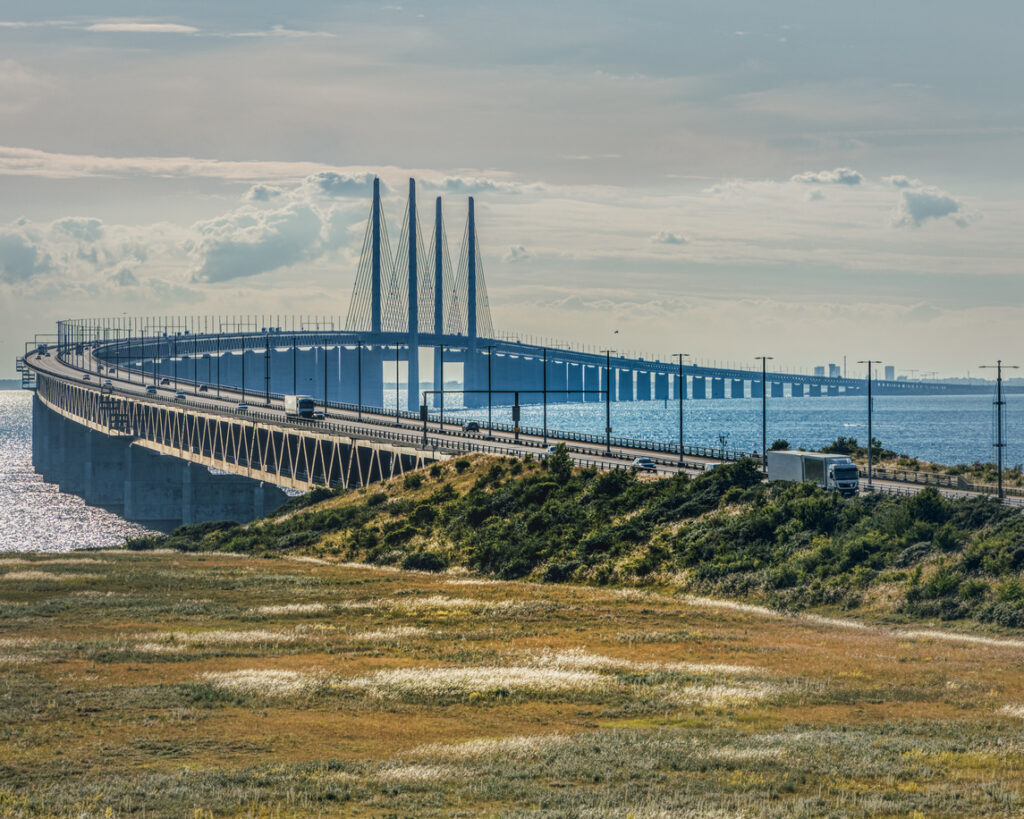 Die Öresundbrücke verbindet Dänemark mit Schweden und ist eine der bekanntesten Brücken Europas.